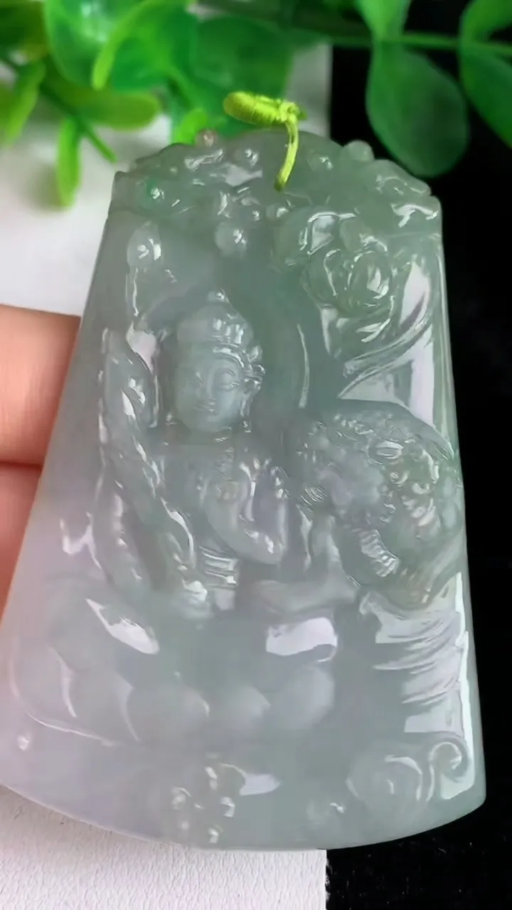 天然A货翡翠文殊菩萨吊坠，尺寸69-45.6-5.8，重量:40.40g
5月24日