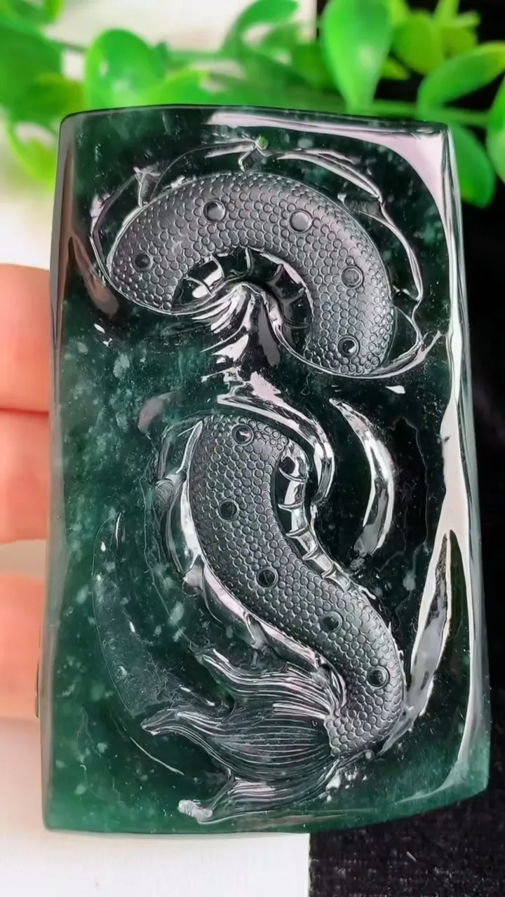 天然A货翡翠蓝水祥龙大势至观音菩萨吊坠，尺寸77.4-47.6-12.2，重量:90.67g
5月24日