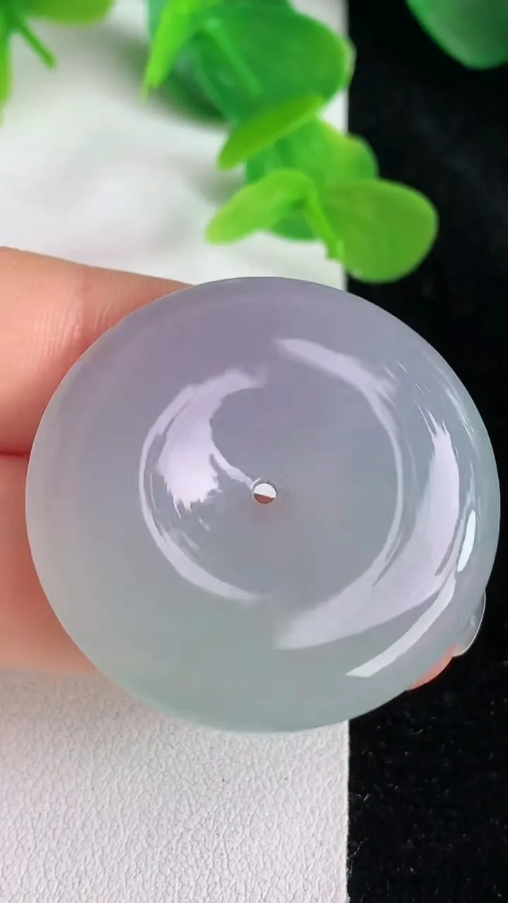 天然A货翡翠平安扣吊坠，尺寸33.6-5.4，重量:13.30g
5月24日