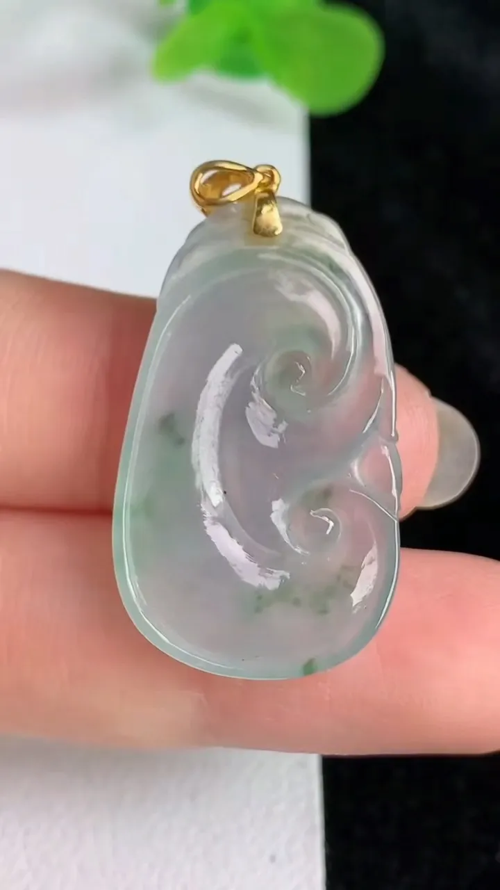 天然A货翡翠如意吊坠，尺寸29-17-4，重:4.27g
5月24日