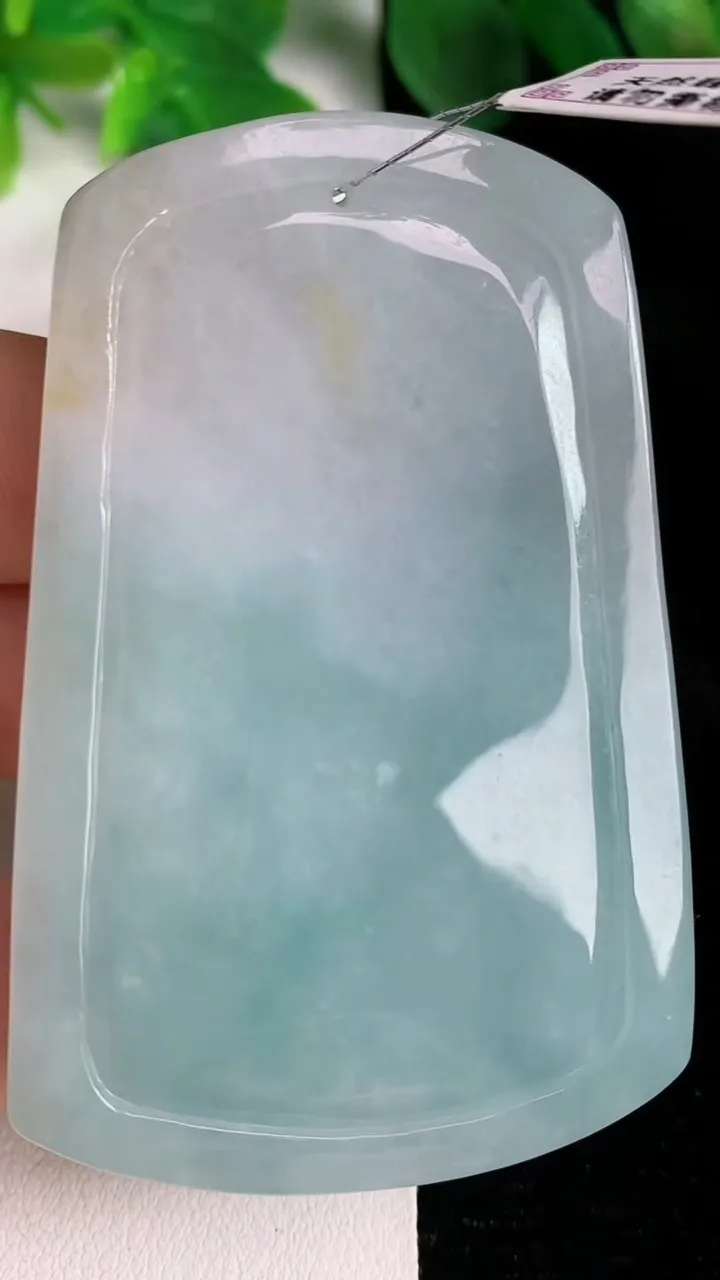 天然A货翡翠龙牌吊坠，尺寸66-43-13.4，重:69.93g
5月24日