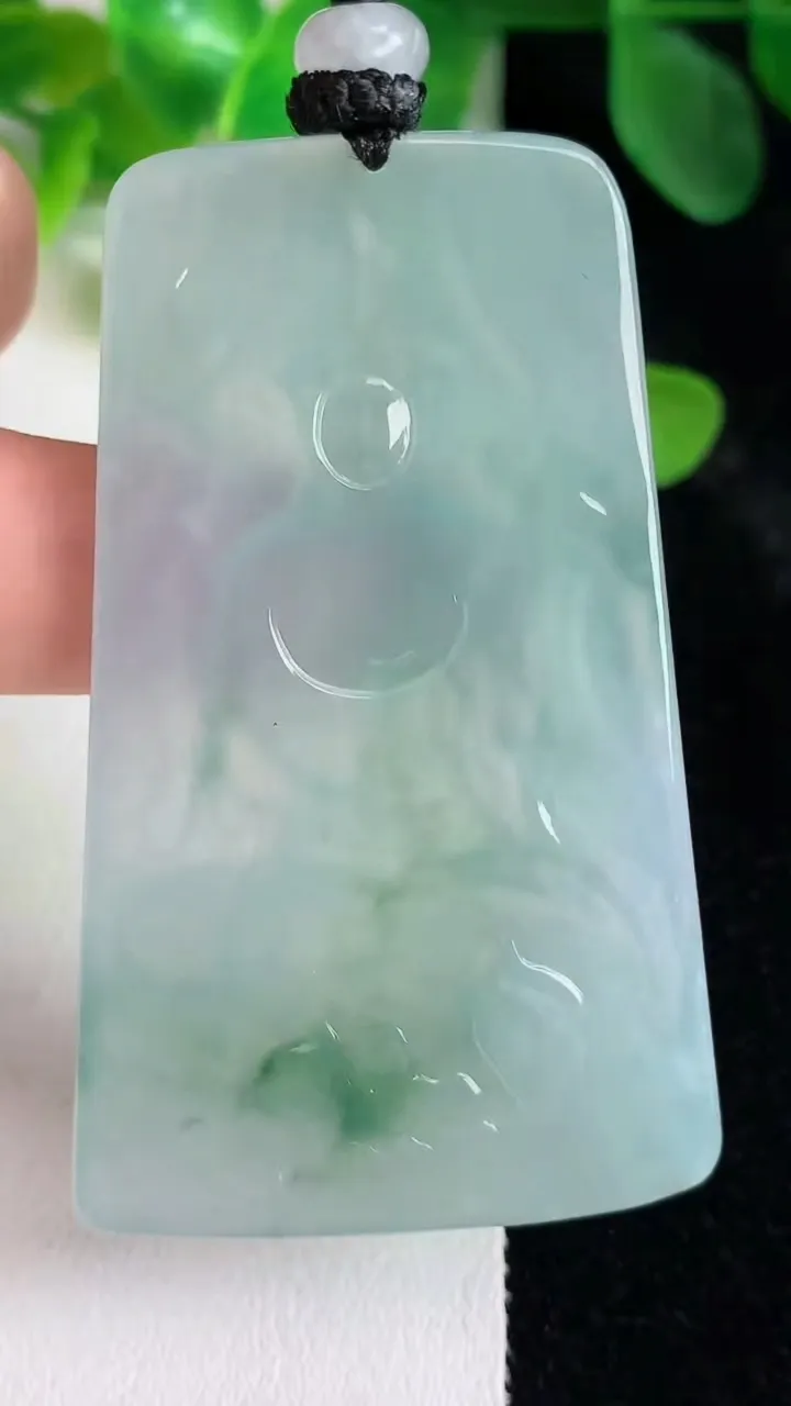 天然A货翡翠飘花大势至观音菩萨吊坠，尺寸59.8-36-5.3，重量:29.61g
5月24日