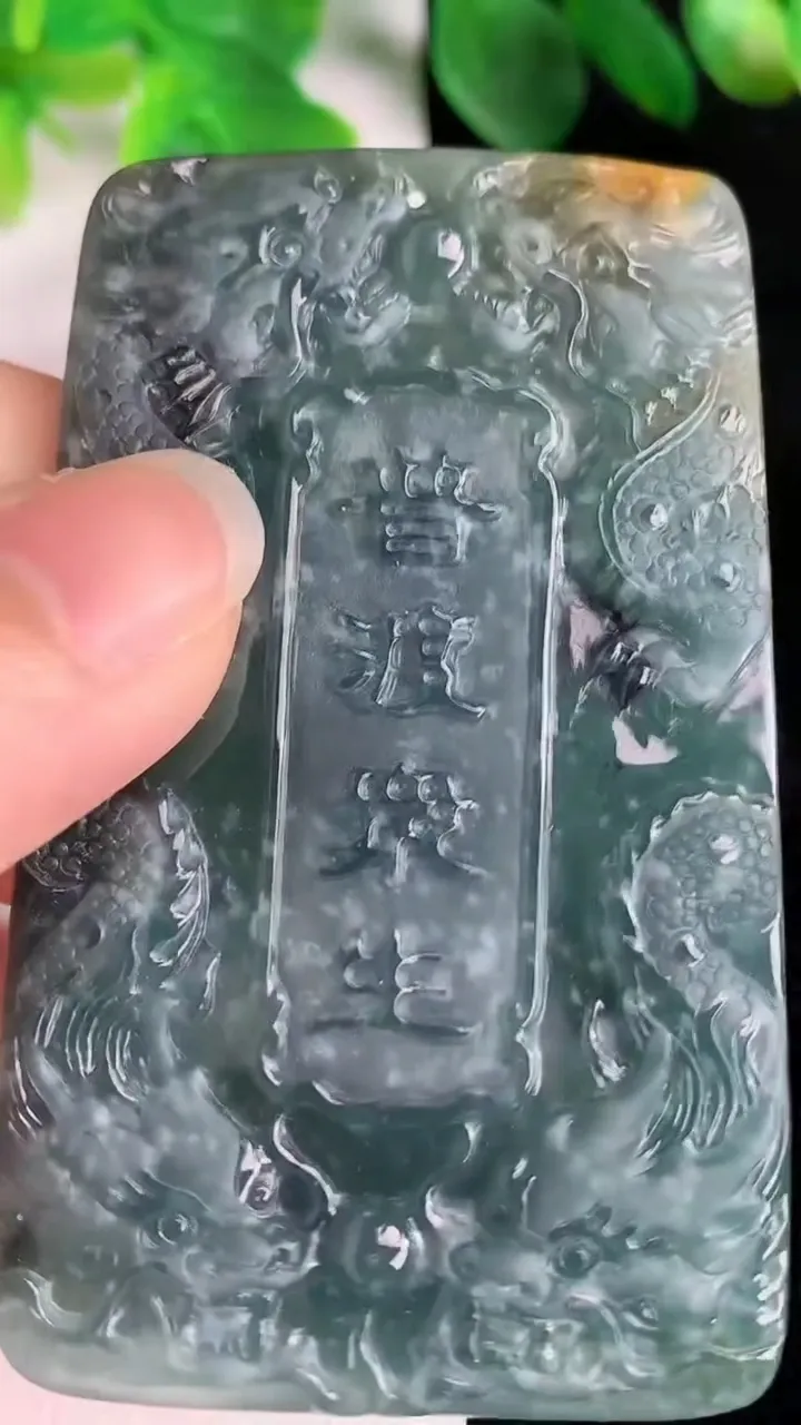 天然A货翡翠蓝水双彩九龙至尊 观音菩萨吊坠，尺寸70-42.7-6.6，重:40.59g
5月24日