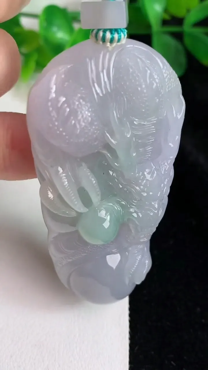 天然A货翡翠龙牌吊坠，尺寸69.2-34.3-15，重量:66.42g
5月24日