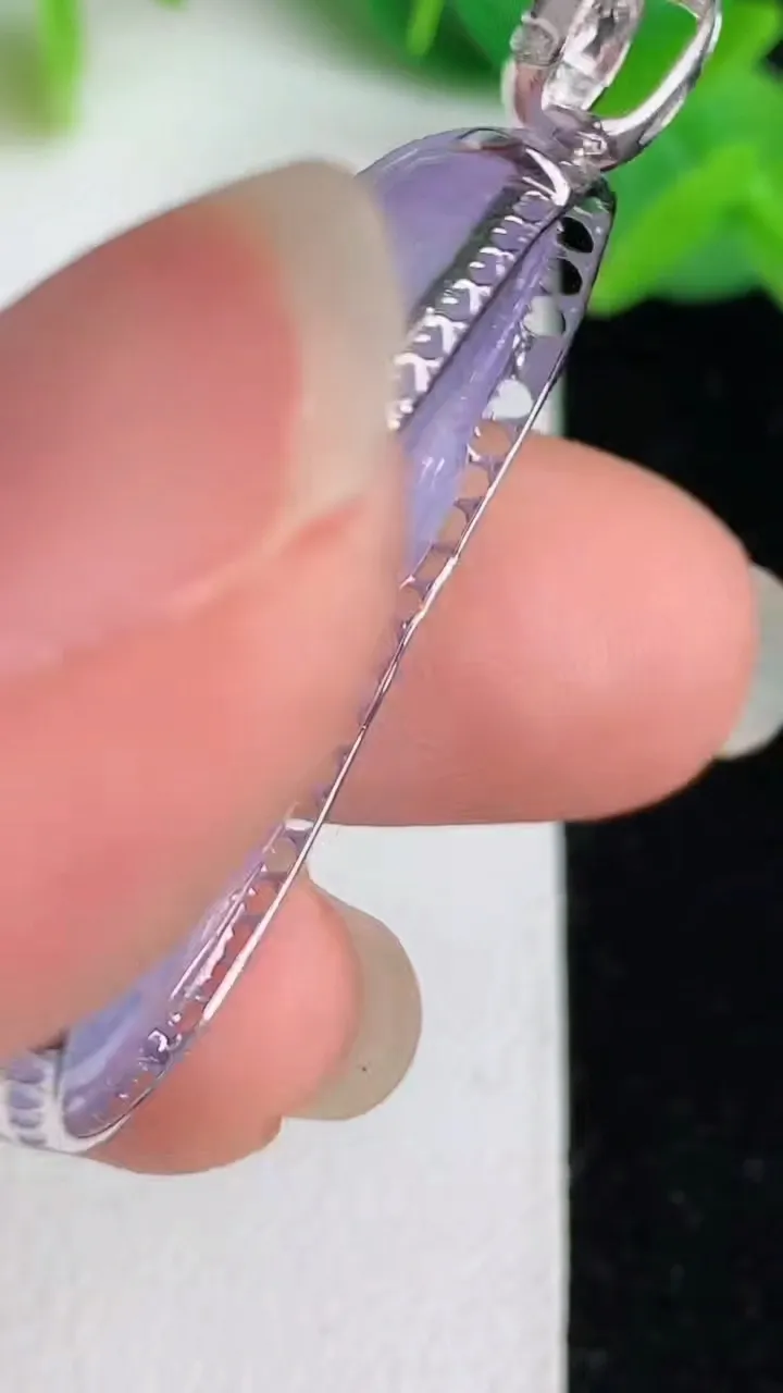 天然A货翡翠k金紫罗兰福袋吊坠，尺寸35.2-20.2-11.3，重量:13.72g
5月24日