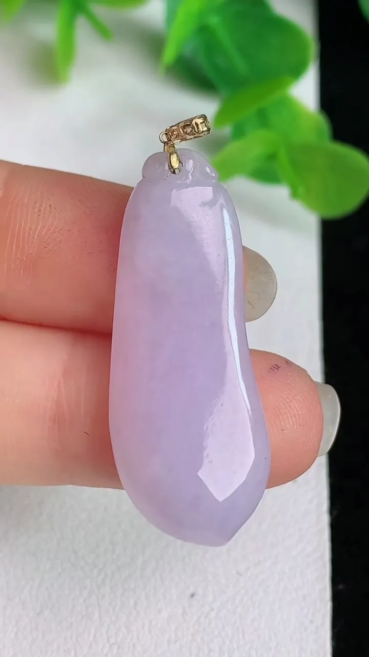 天然A货翡翠k金紫罗兰福瓜吊坠，尺寸33-13.7-5，重量:4.36g
5月24日