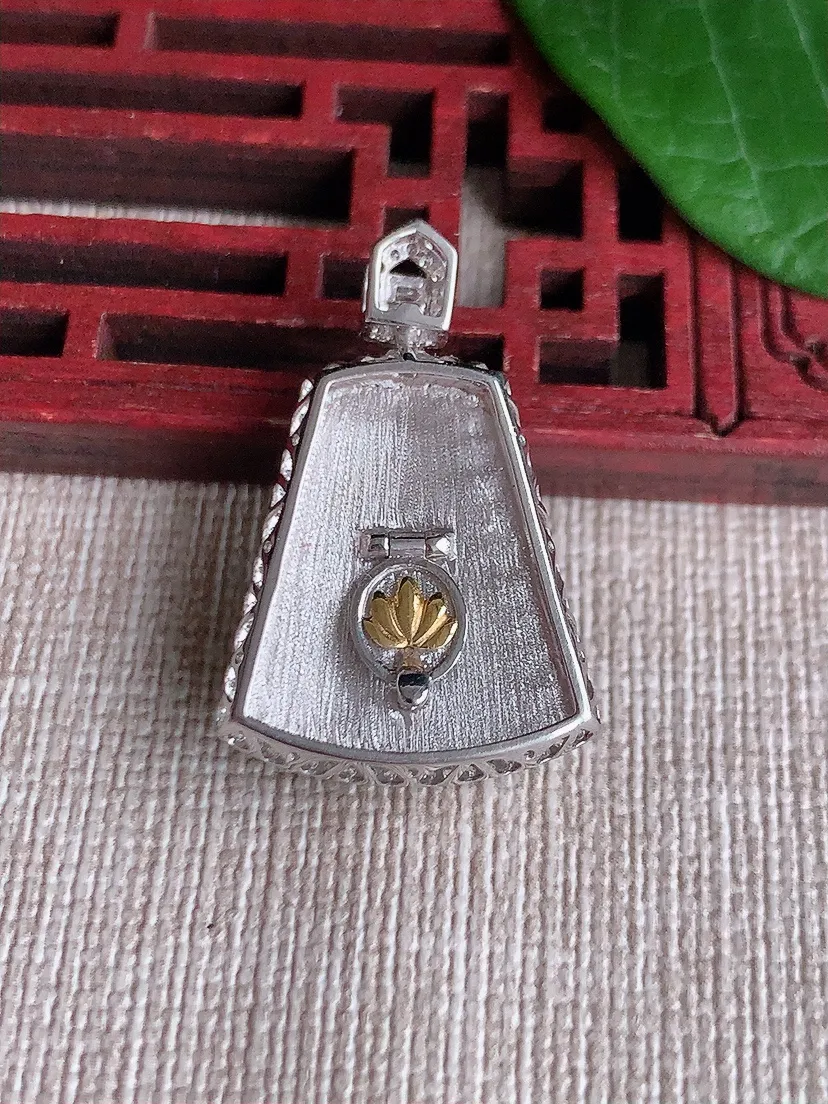 天然A货翡翠18K金伴阳绿意境山水牌吊坠尺寸28.5×19×6.2裸石19×15.7m量3.64g 