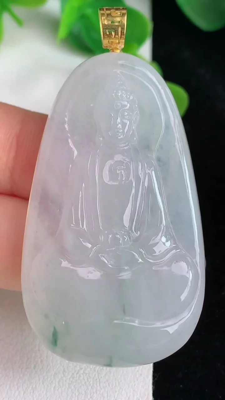天然A货翡翠飘花大日如来吊坠，尺寸49-29-6.3，重量:19.23g
5月24日