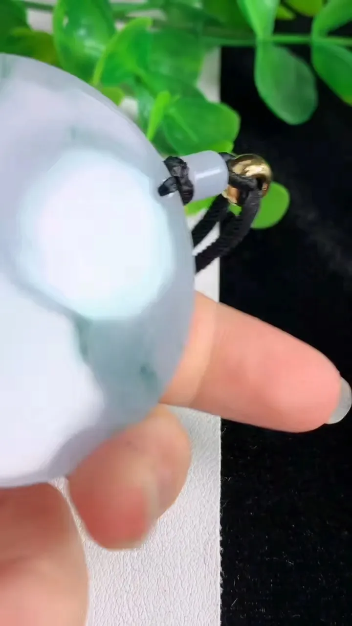 天然A货翡翠飘花无相观音吊坠，尺寸50-5.2，重量:39.55g
5月24日