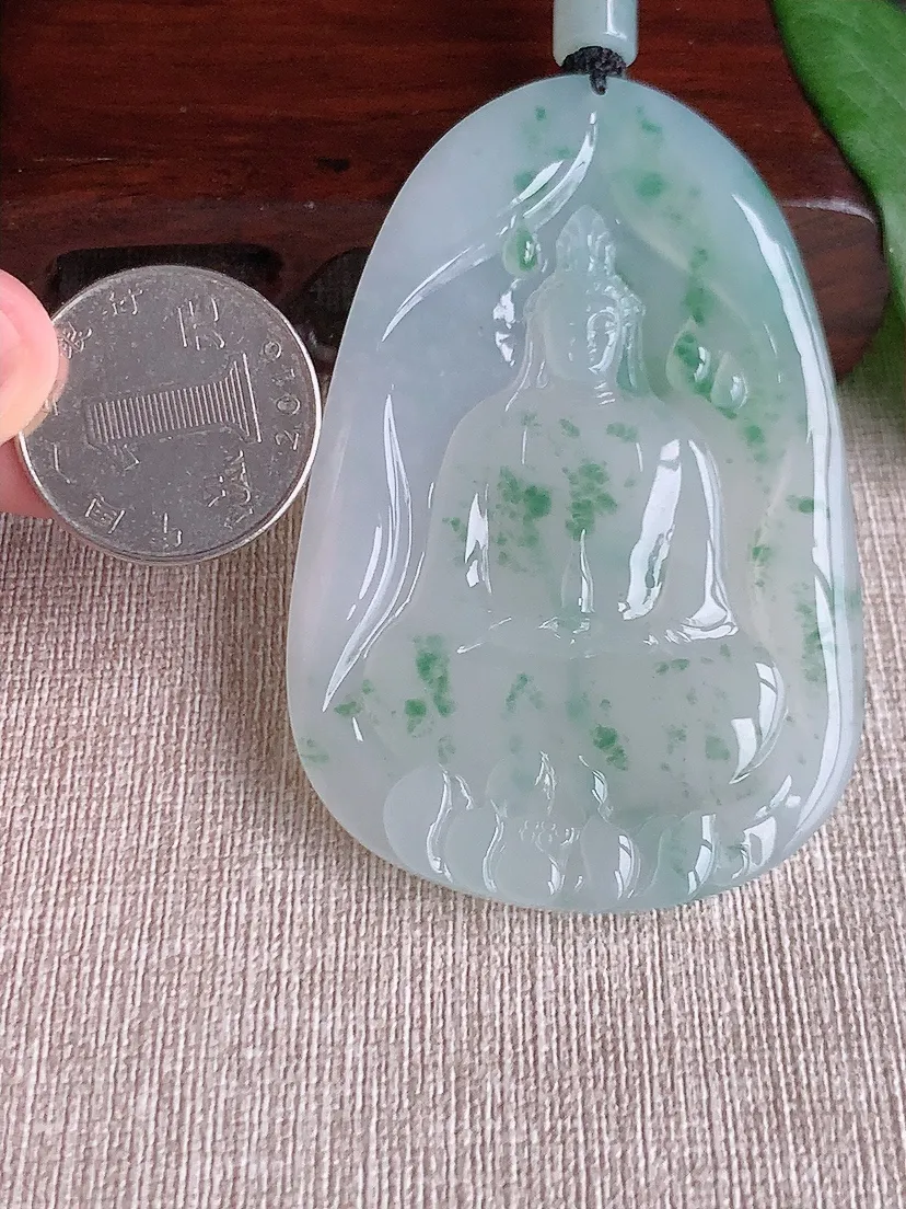 天然A货翡翠飘花观音吊坠尺寸72×46.4×5.3m量43.16g 0523