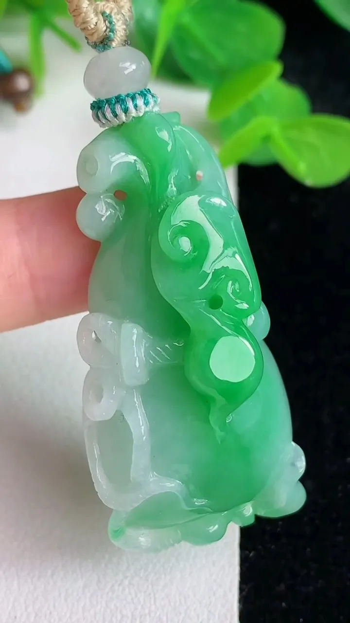 天然A货翡翠葫芦吊坠，尺寸46.2-22.6-14，重量:23.44g
5月24日