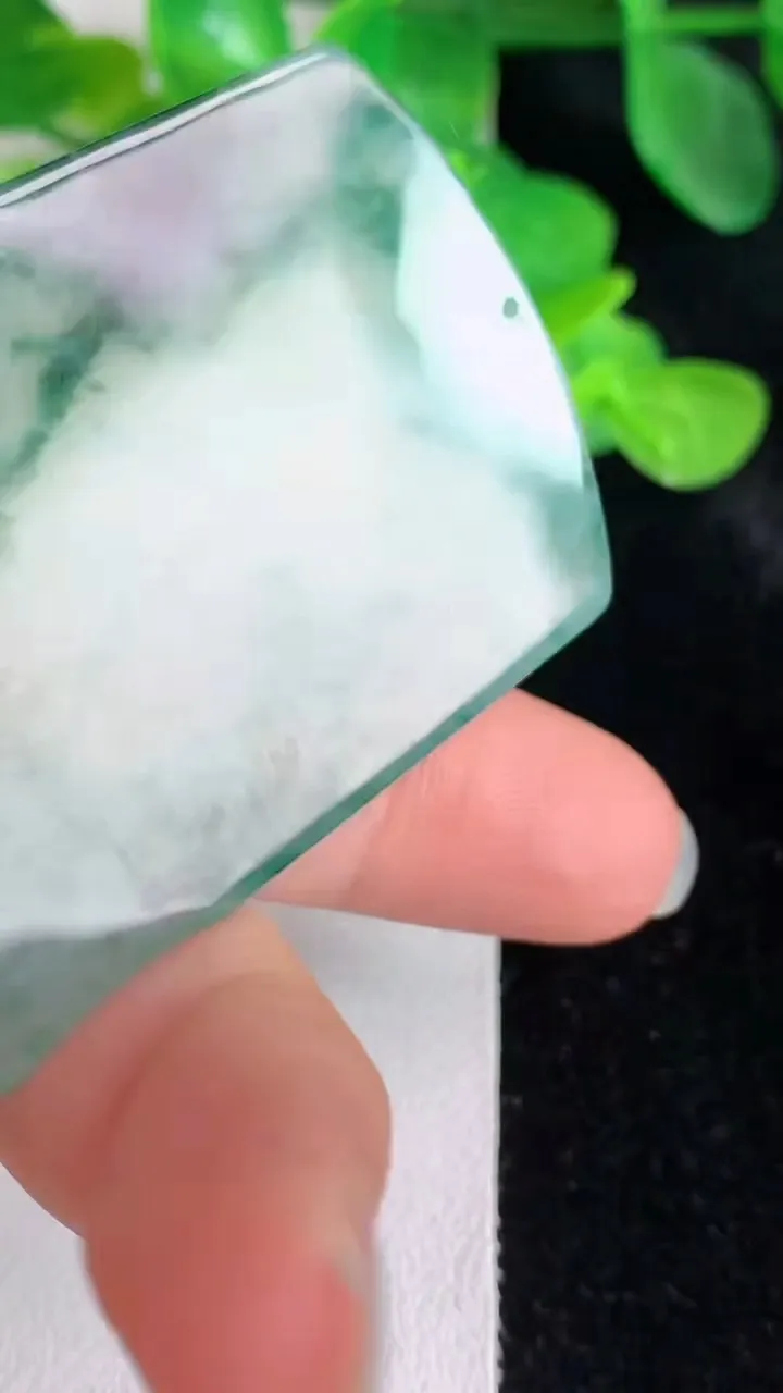 天然A货翡翠飘花山水素衣观音吊坠，尺寸58-38.6-5.7，重量:34.15g
5月24日