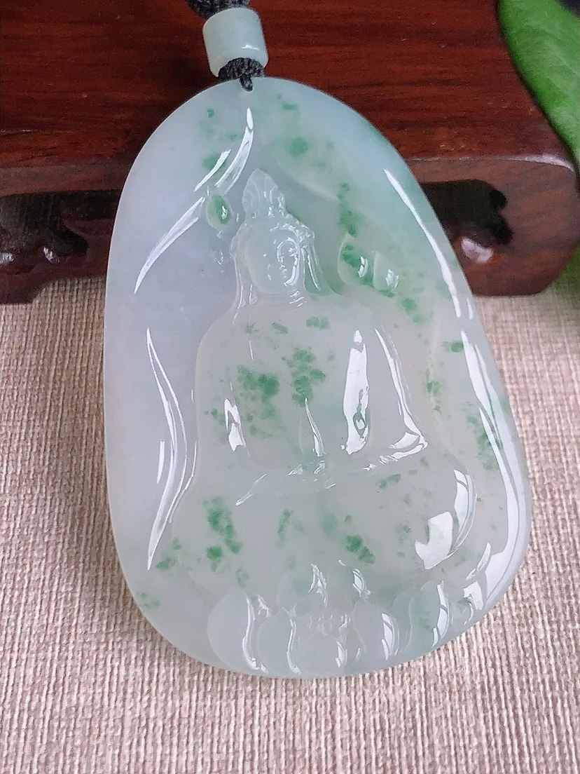 天然A货翡翠飘花观音吊坠尺寸72×46.4×5.3m量43.16g 0523