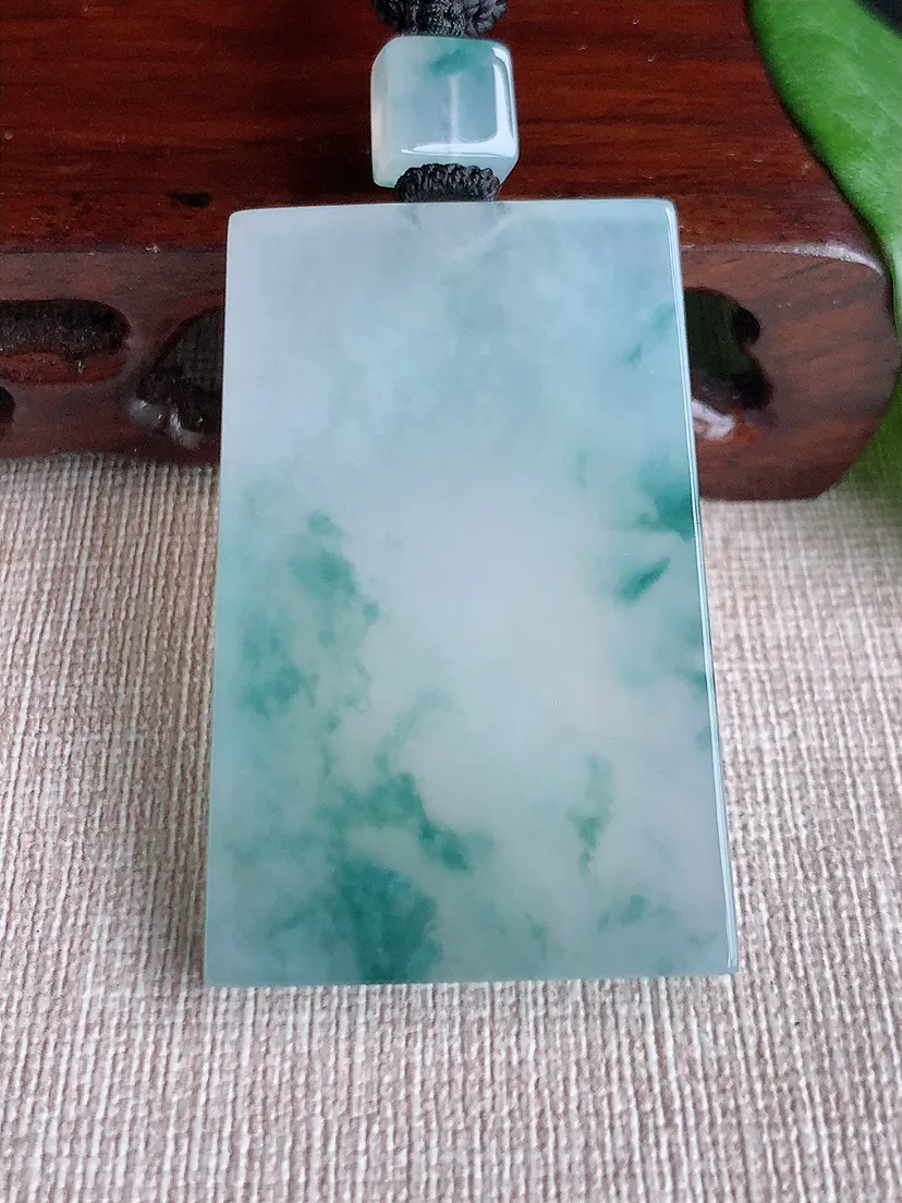 天然A货翡翠飘花无事牌吊坠尺寸48.7×32×5.8m量34.03g 0523