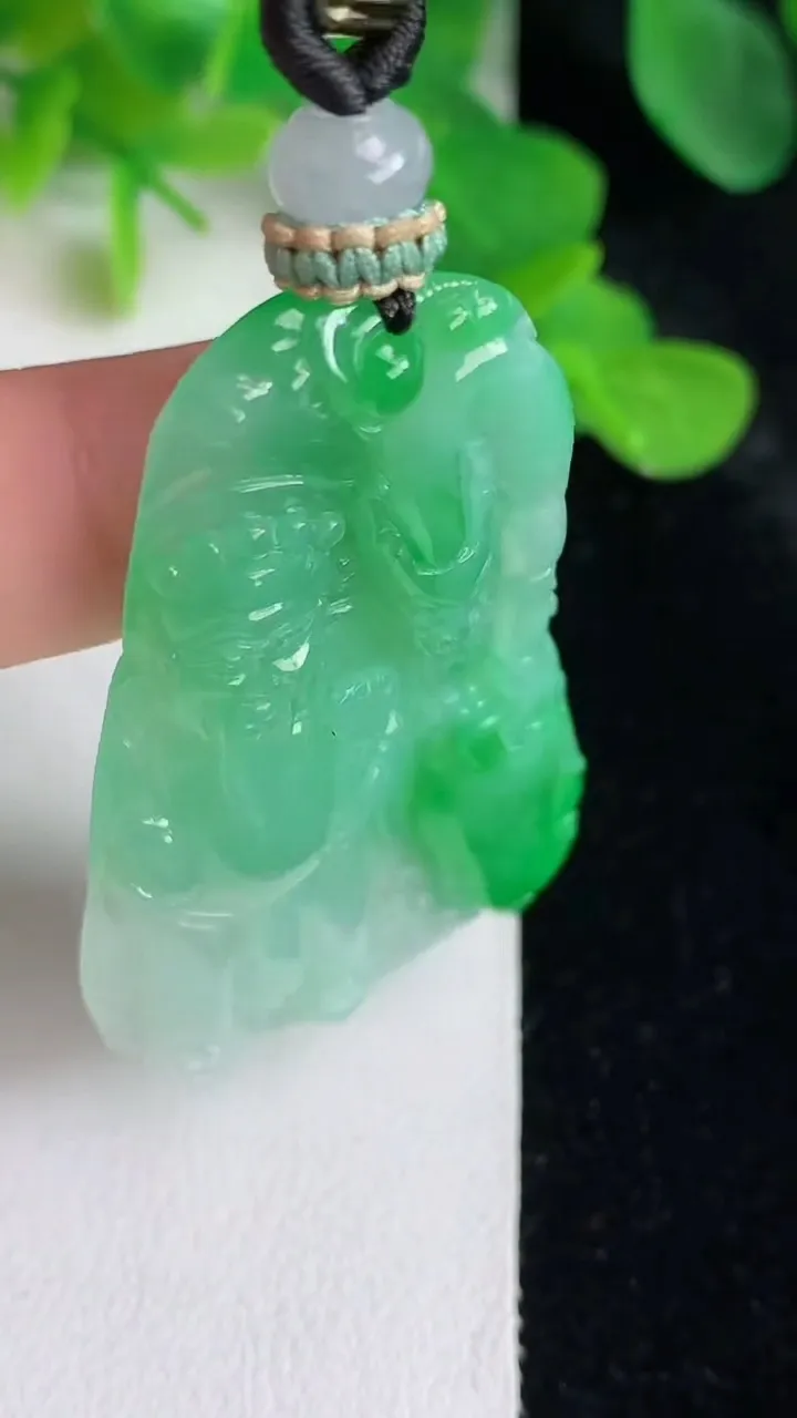 天然A货翡翠祥龙财神爷吊坠，尺寸52-31-5.4，重量:20.32g
5月24日