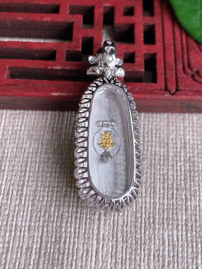 天然A货翡翠18K金伴阳绿福瓜吊坠尺寸34.5×12.5×7.3裸石21.6×8.4m量3.60g 