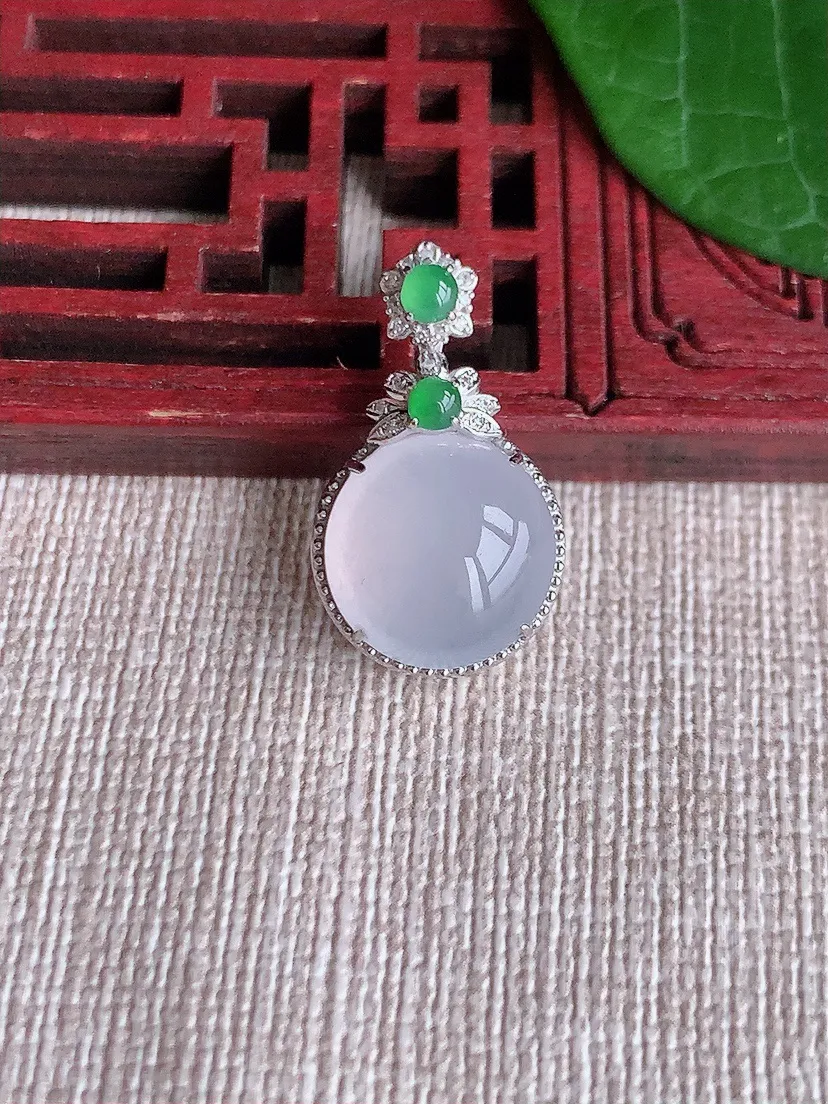 天然A货翡翠18K金伴白月光蛋面吊坠尺寸23.2×13.2×8裸石11.7m量3.00g 0523