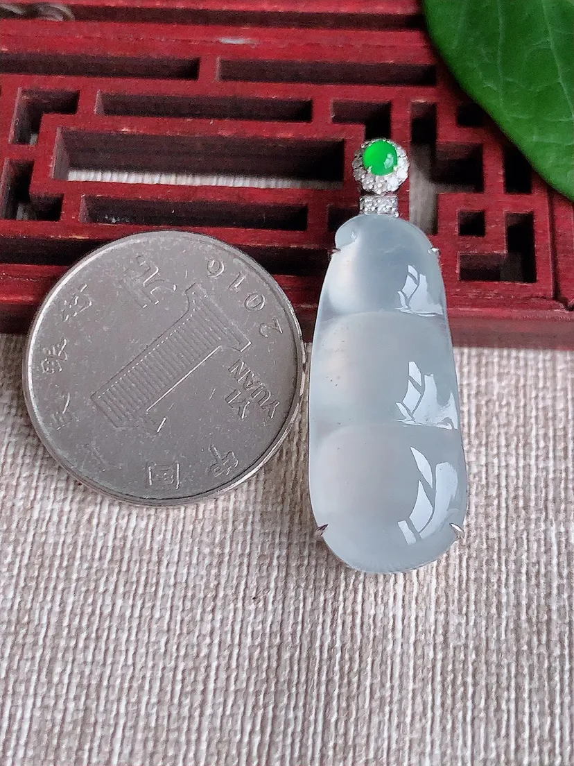 天然A货翡翠18K金伴白月光四季豆福豆平安豆吊坠尺寸39×31.4×13×6.8m量5.63g 0523