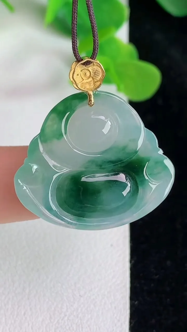 天然A货翡翠佛公吊坠，尺寸22.4-26.5-6.2，重量:5.63g
5月24日