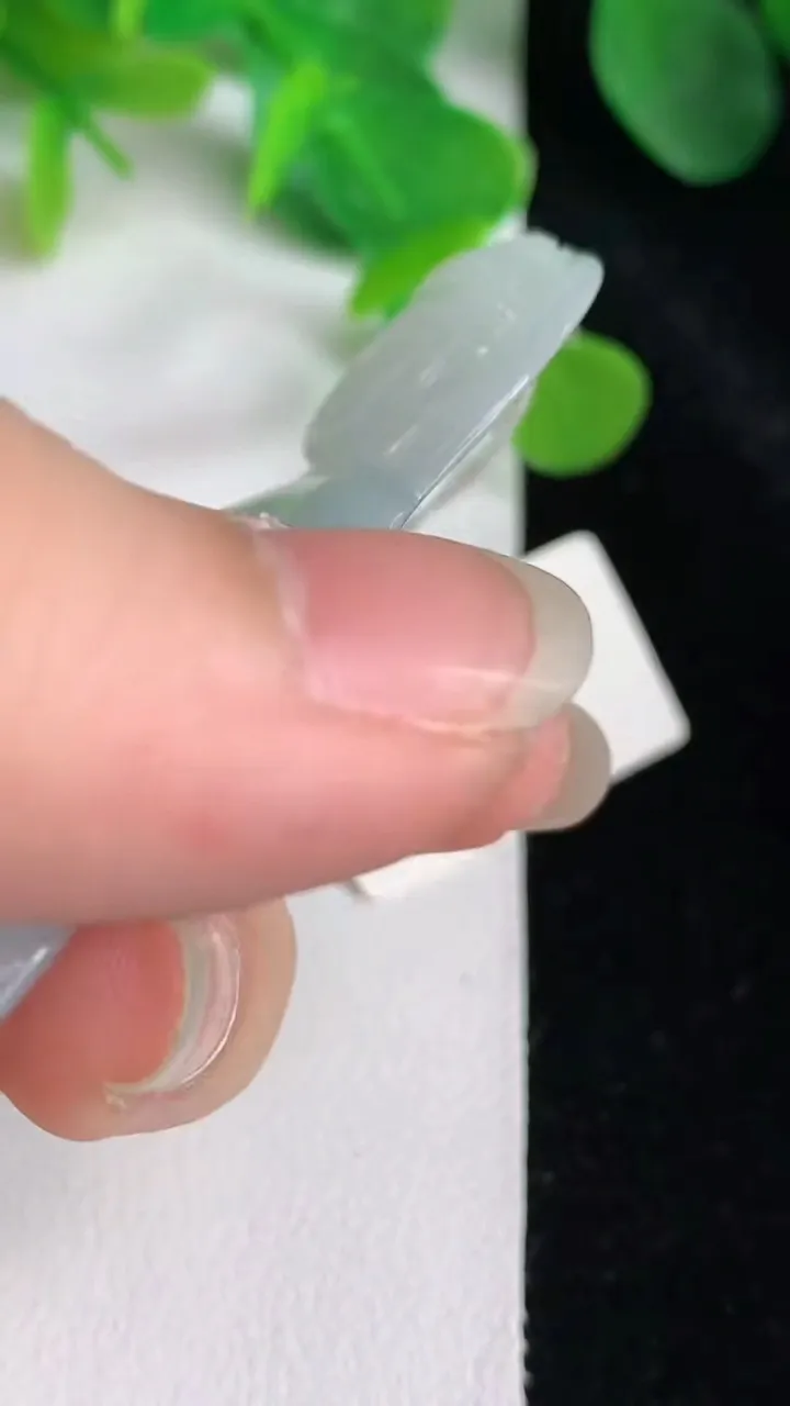 天然A货翡翠阿弥陀佛吊坠，尺寸60.6-36.2-5，重量:20.88g
5月24日