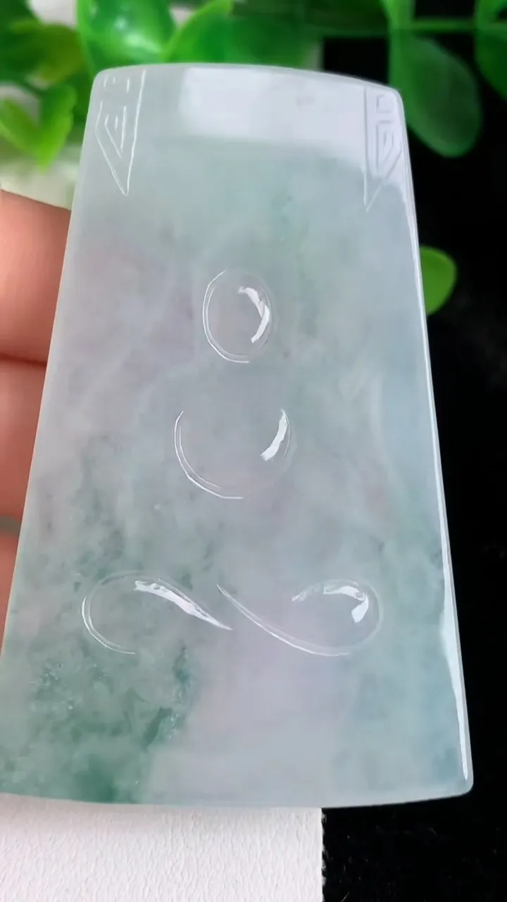 天然A货翡翠飘花大日如来吊坠，尺寸69.4-44-5，重量:38.22g
5月24日