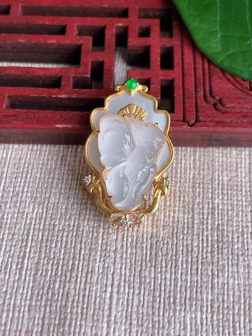 天然A货翡翠18K金伴白月光天使吊坠尺寸26.3×15.5×6裸石15.8×11.5m量3.70g 0523