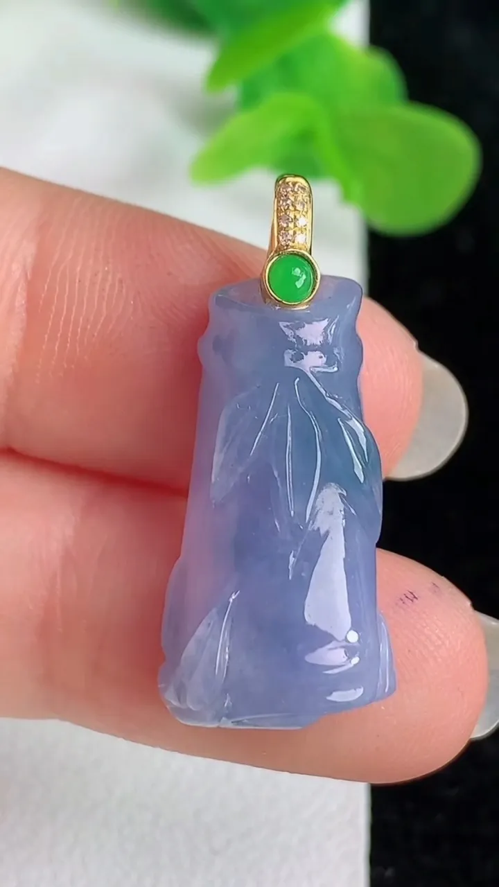 天然A货翡翠k金紫罗兰节节高升 竹节吊坠，尺寸23.5-12.3-6.5，重量:4.00g
5月24
