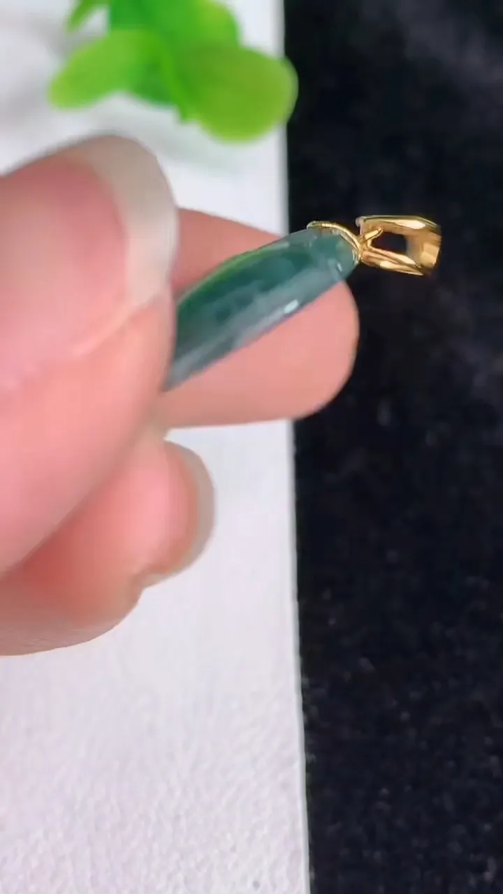 天然A货翡翠k金蓝水金枝玉叶 叶子吊坠，尺寸33.2-18.3-4.2，重:5.56g
5月24日