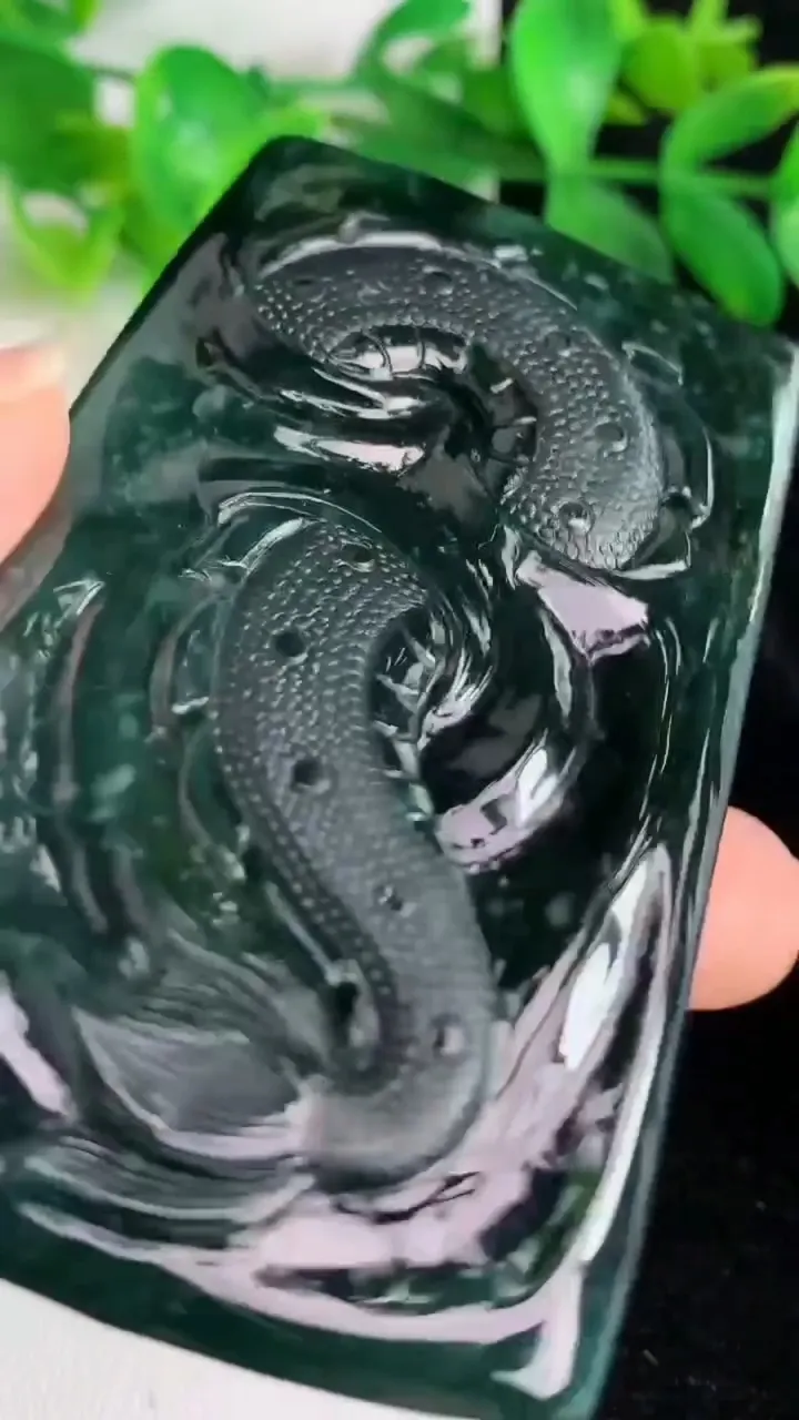 天然A货翡翠蓝水祥龙大势至观音菩萨吊坠，尺寸77.4-47.6-12.2，重量:90.67g
5月24日