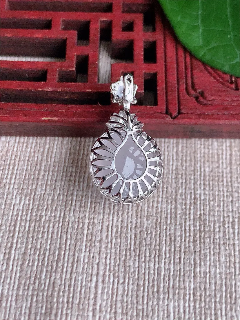 天然A货翡翠18K金伴白月光蛋面吊坠尺寸23.2×13.2×8裸石11.7m量3.00g 0523