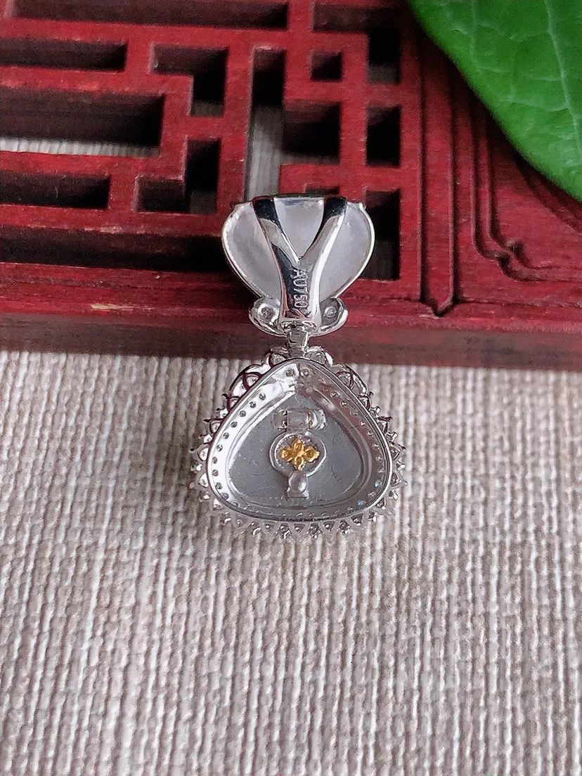 天然A货翡翠18K金伴满绿水滴吊坠尺寸24×14×7.3裸石8.2×10.2m量2.94g 0523