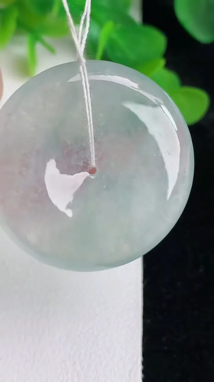 天然A货翡翠飘花平安扣吊坠，尺寸34.7-5.2，重量:14.15g
5月24日