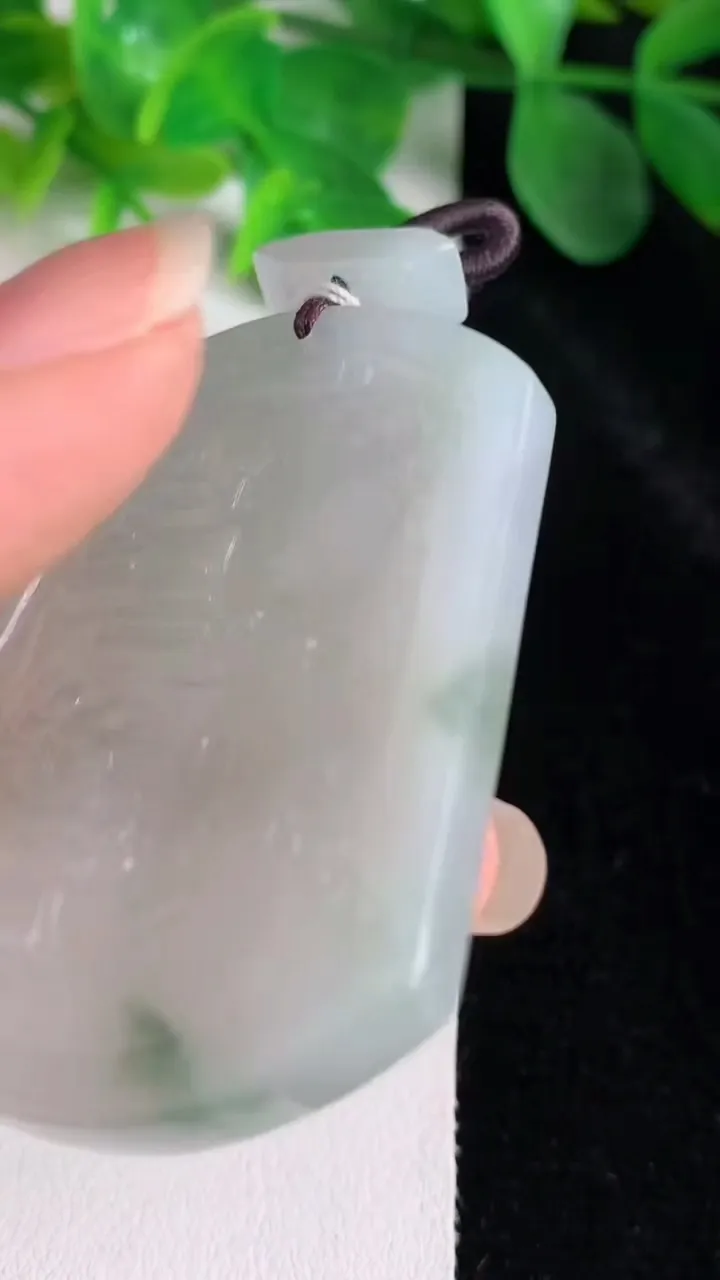 天然A货翡翠山水牌吊坠，尺寸52.5-42.2-5，重量:30.67g
5月24日