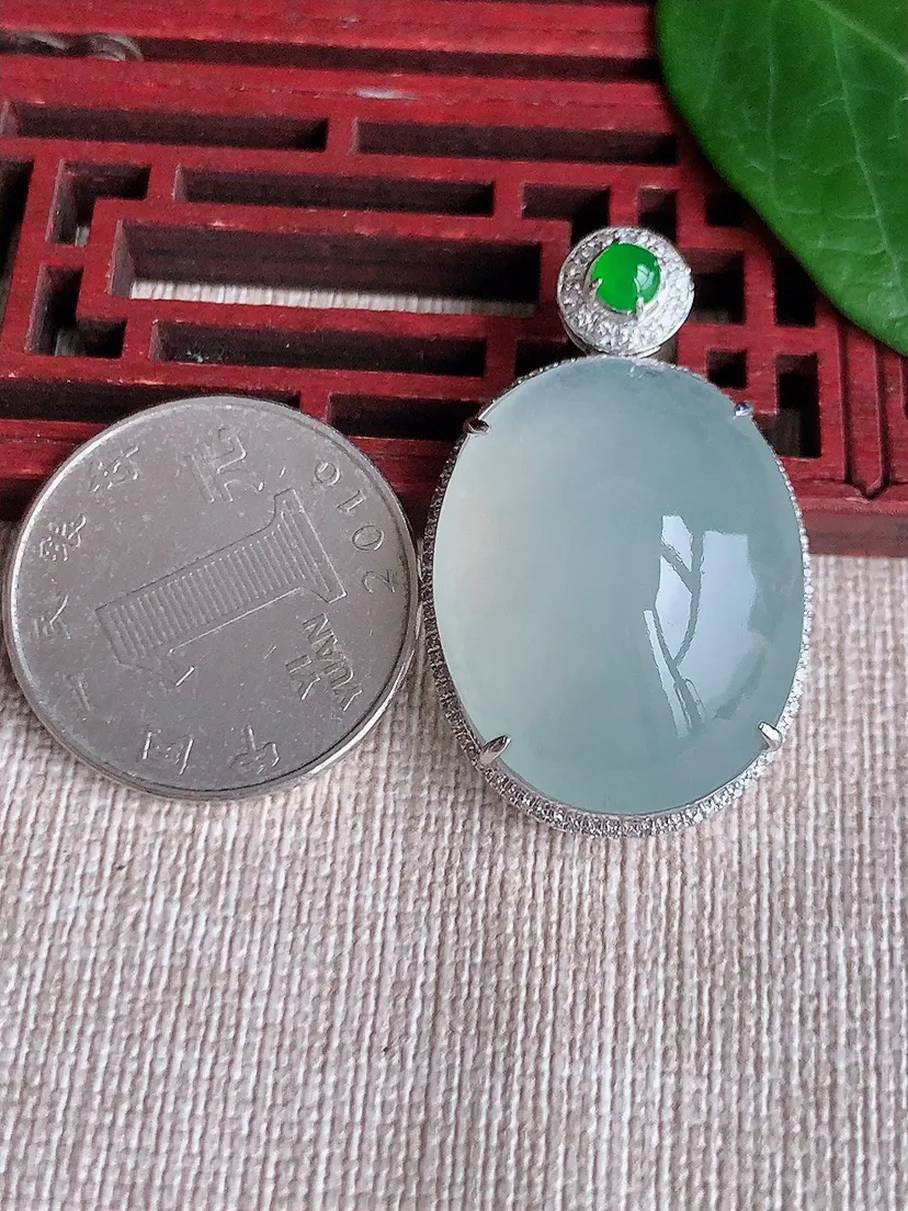 天然A货翡翠18K金伴蛋面吊坠尺寸37.4×22.6×12裸石26.8×21m量12.44g 0523