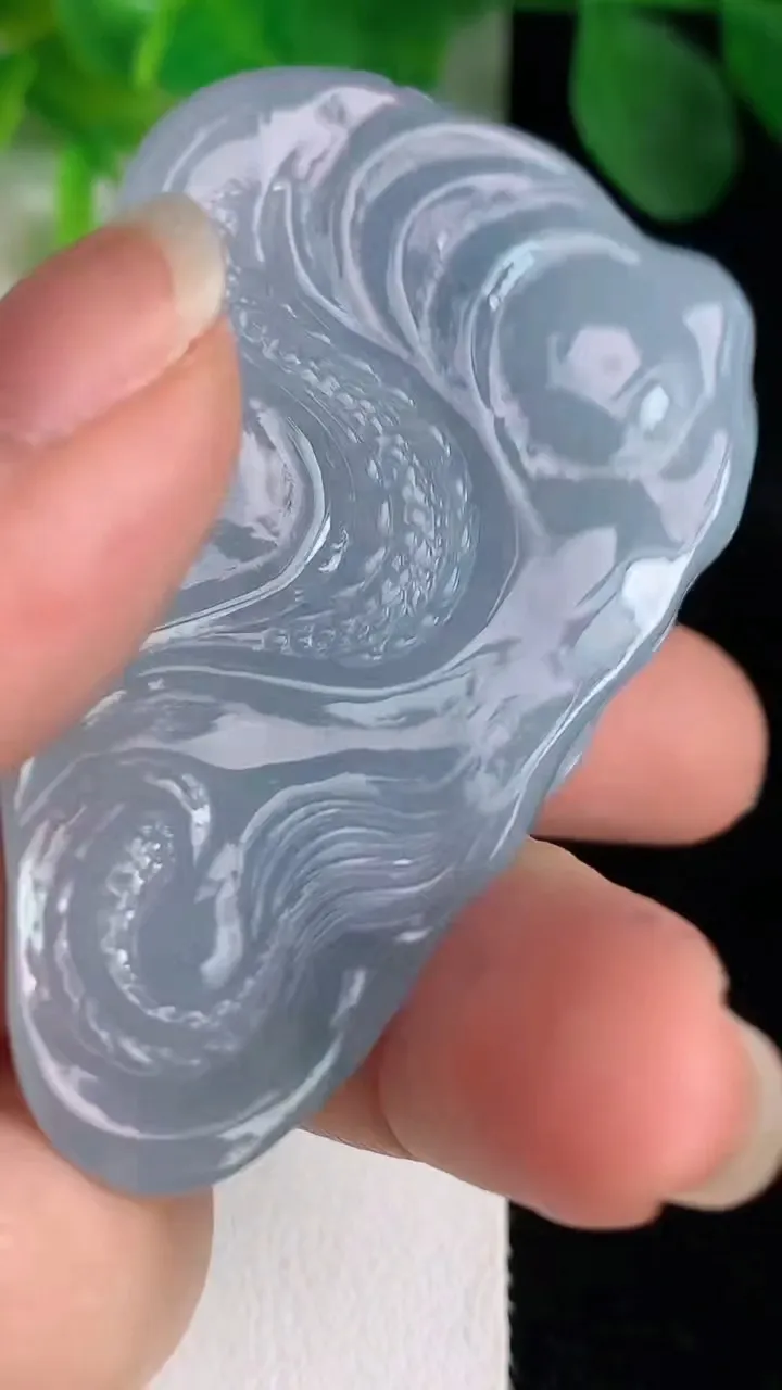天然A货翡翠紫罗兰龙牌吊坠，尺寸55.5-35-12，重量:35.80g
5月24日