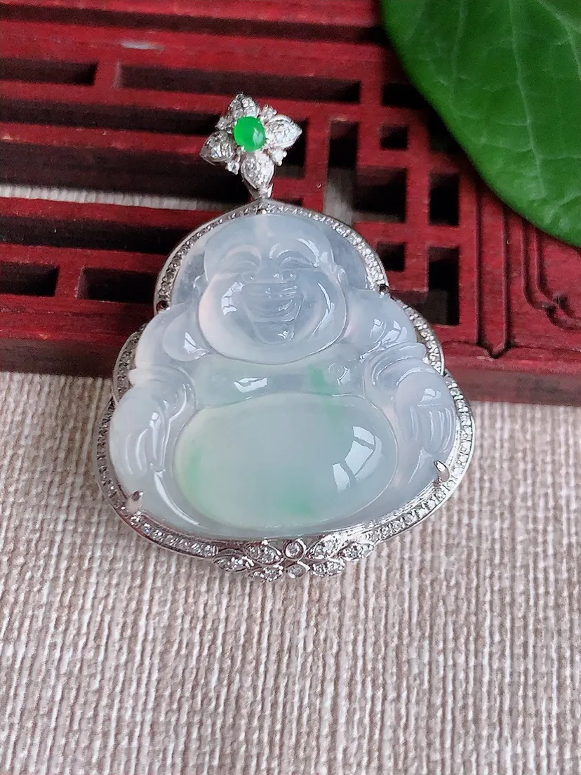 天然A货翡翠18K金伴飘绿佛公吊坠尺寸38×28.8×10.4裸石24×25.4m量8.93g 0523
