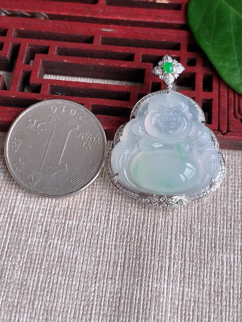 天然A货翡翠18K金伴飘绿佛公吊坠尺寸38×28.8×10.4裸石24×25.4m量8.93g 0523