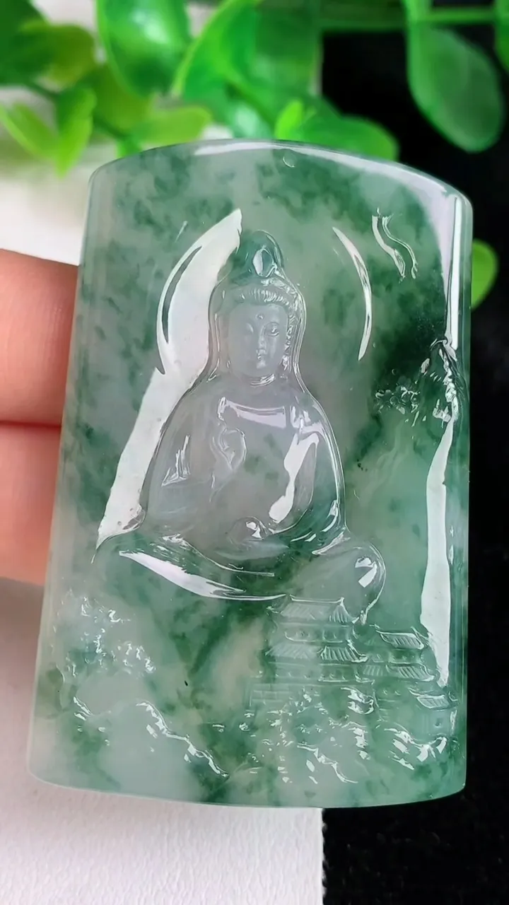 天然A货翡翠飘花山水素衣观音吊坠，尺寸58-38.6-5.7，重量:34.15g
5月24日