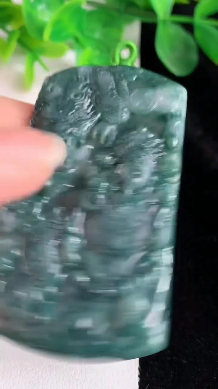 天然A货翡翠飘花祥龙财神爷吊坠，尺寸64-39.5-5.3，重量:29.28g
5月24日