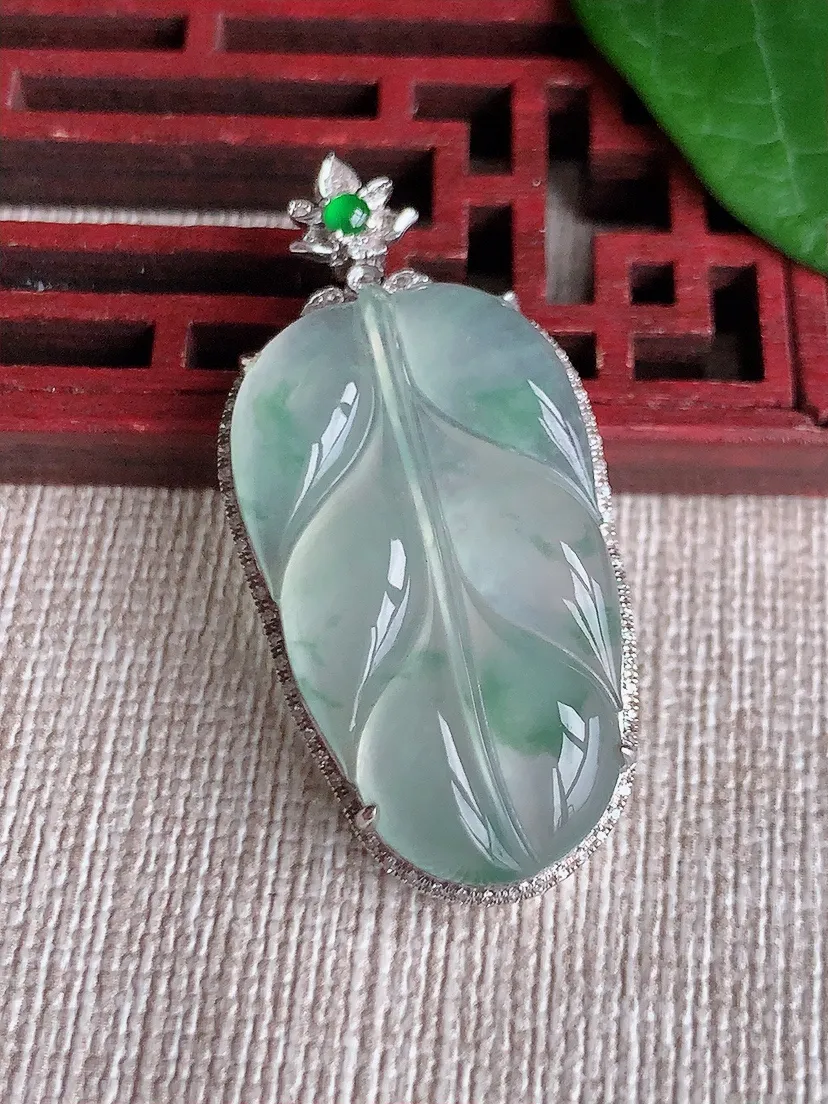 天然A货翡翠18K金伴飘花叶子金枝玉叶吊坠尺寸40.2×19×8裸石30×17.3m量6.24g 0523
