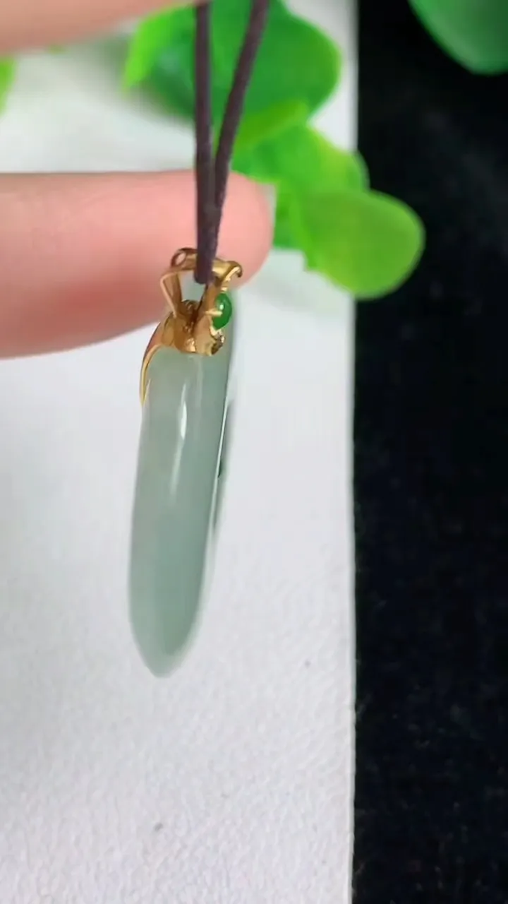 天然A货翡翠k金飘花平安扣吊坠，尺寸27.8-5，重量:8.21g
5月24日