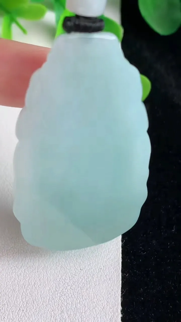 天然A货翡翠观音头吊坠，尺寸53-29.5-9，重量:29.00g
5月24日