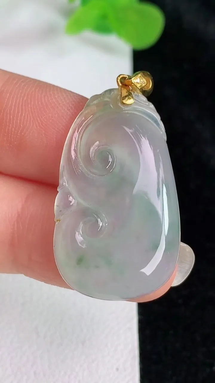 天然A货翡翠如意吊坠，尺寸29-17-4，重:4.27g
5月24日