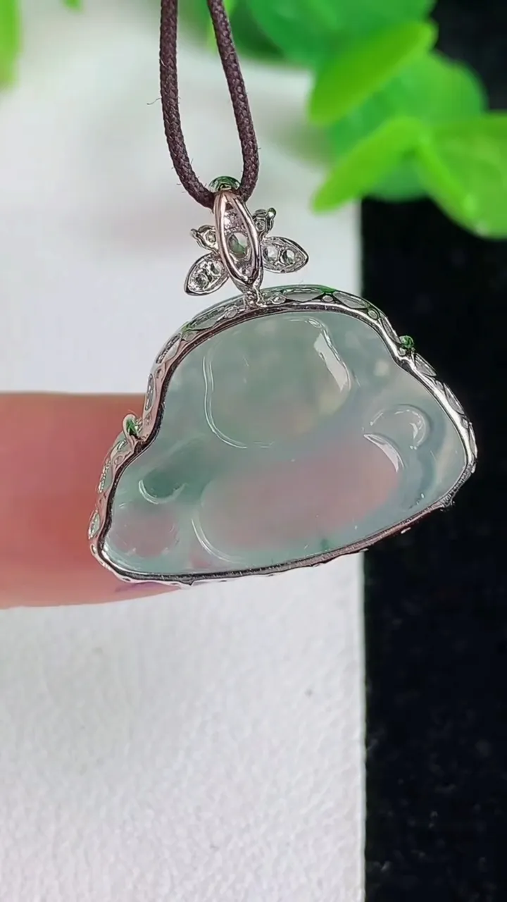 天然A货翡翠飘花财神爷吊坠，尺寸15-22.3-6.6，重量:3.23g
5月24日