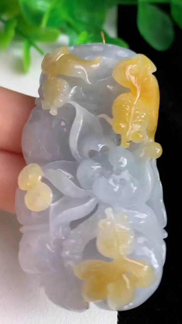 天然A货翡翠飘荷叶鱼吊坠，尺寸65.4-36-16.2，重量:63.60g
5月24日