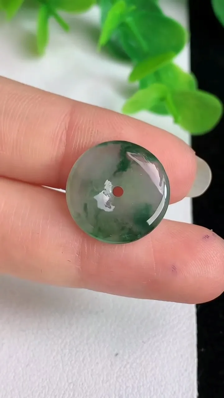 天然A货翡翠飘花平安扣吊坠，尺寸16.4-3，重量:1.80g
5月24日