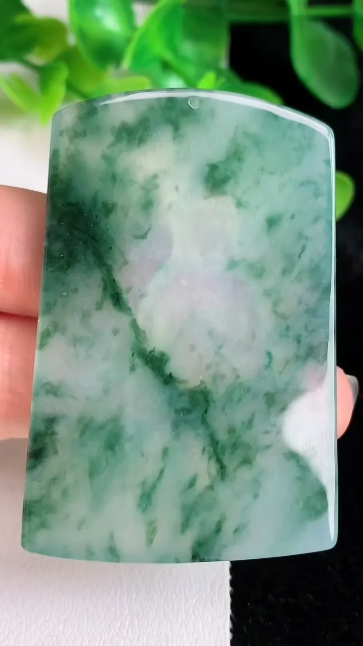天然A货翡翠飘花山水素衣观音吊坠，尺寸58-38.6-5.7，重量:34.15g
5月24日