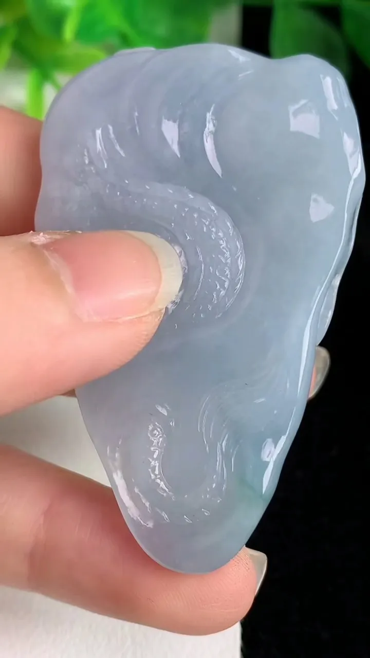 天然A货翡翠紫罗兰龙牌吊坠，尺寸55.5-35-12，重量:35.80g
5月24日