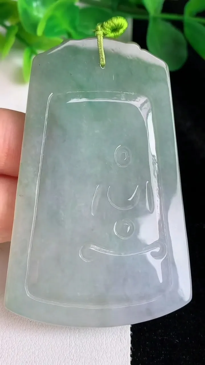 天然A货翡翠文殊菩萨吊坠，尺寸69-45.6-5.8，重量:40.40g
5月24日
