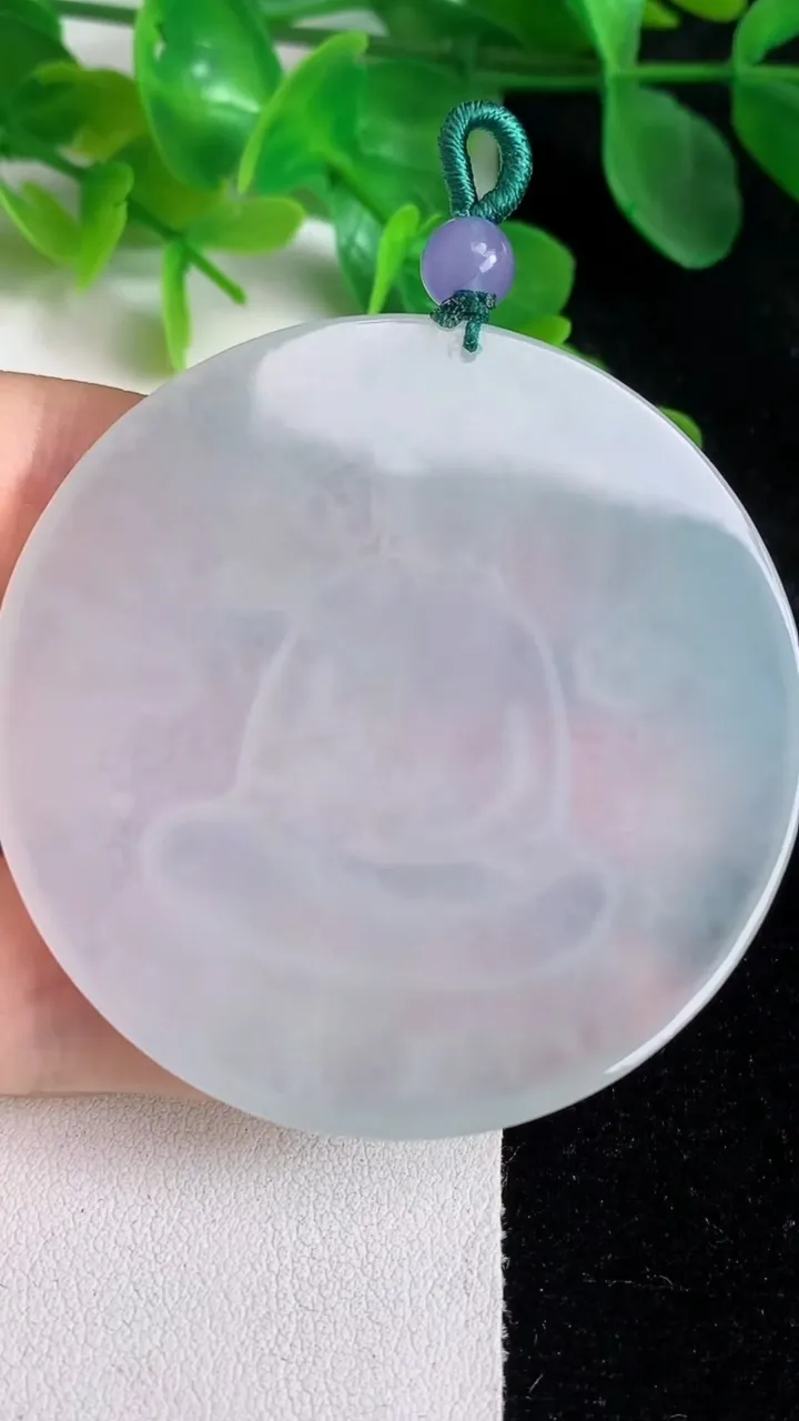 天然A货翡翠白冰大势至观音菩萨吊坠，尺寸54.8-5.5，重量:35.07g
5月24日